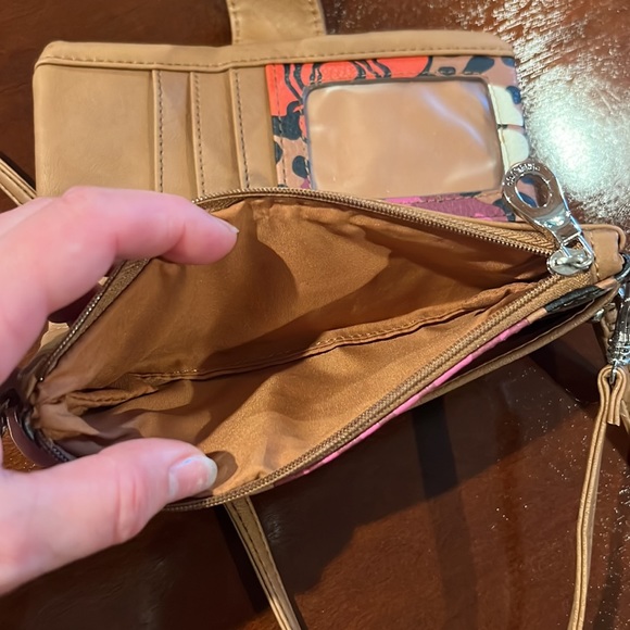 NWOT Relic crossbody/wristlet purse/wallet - Picture 4 of 6